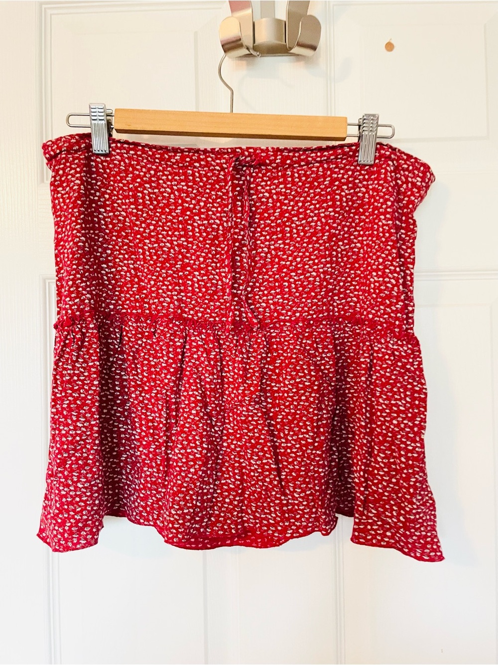 Brandy Melville tie waist floral red skirt, sz L. EUC
